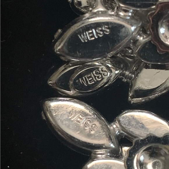Vintage WEISS Large Brooch and Clip On Earrings Crystal Clear Rhinestone Set - Picture 6 of 9